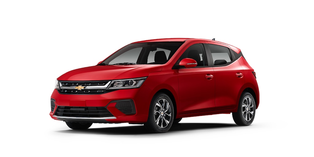 Nuevo compacto 4 puertas Chevrolet Aveo Hatchback 2025 en color rojo