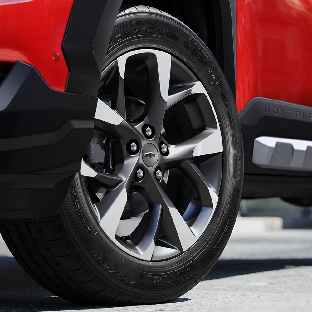 Tu Chevrolet Montana RS 2025 cuenta con rines bitono y otros accesorios externos exclusivos para la versión RS